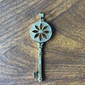 Gold Key Pendant NWOT
